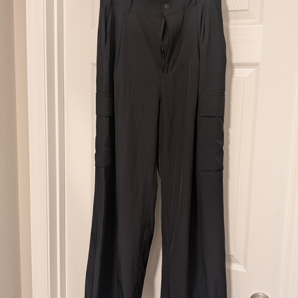 GAP Fit High-rise Runaround Cargo Joggers. Women's. Size Small. Black. - Picture 6 of 8